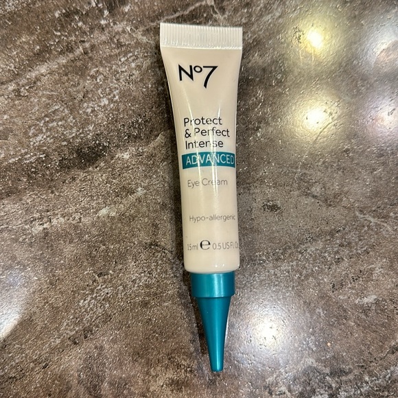 No 7 eye cream - Picture 2 of 2